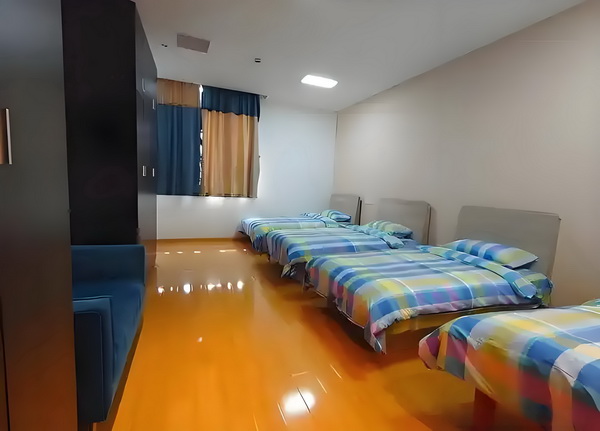 深圳入户研究生2.5万_高清-全运会围棋预赛女子个人业余组 撞上快车城际一辆野猪